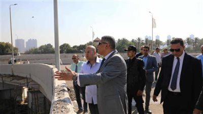 محافظ الجيزة يتفقد كوبري مزلقان أبو النمرس وطريق جسر المنوات