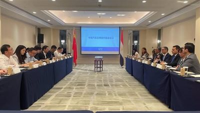 وزير الاستثمار يشارك في فعاليات المائدة المستديرة لقطاع السيارات