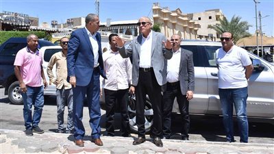 بالصور.. محافظ الأقصر يتفقد أعمال نظافة وتجميل شوارع المدينة 