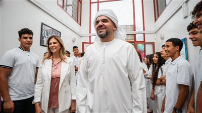 بالصور.. حسين الجسمي يزور مؤسسة دار «الميمة» بالدار البيضاء