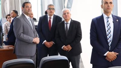 محافظ دمياط ووزير التعليم يتفقدان كوبرى دمياط التاريخى «جسر الحضارة»