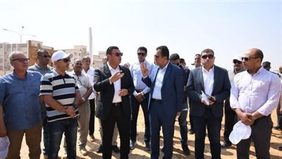 وزير الإسكان يبدأ جولة تفقدية بالعاشر من رمضان