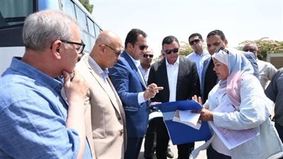 وزير الإسكان يتفقد مشروع الإسكان الأخضر وتطوير شبكة الصرف الصناعي