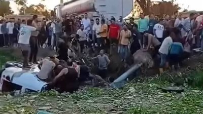  ميكروباص الموت.. مصرع 6 أشخاص في ترعة بمنية سندب