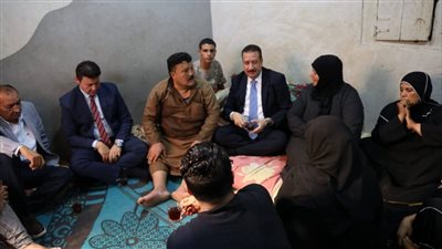 بالصور..محافظ المنوفية يقدم واجب العزاء لوالد سائق حادث الطريق الإقليمي بمنزله بطملاي