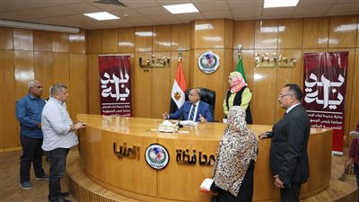 محافظ المنيا يؤكد: الالتزام بالجداول الزمنية للانتهاء من مشروعات مياه الشرب والصرف الصحي 