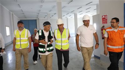 الأكبر في العالم.. محافظ المنيا يتفقد مصنع القناة للسكر بملوي