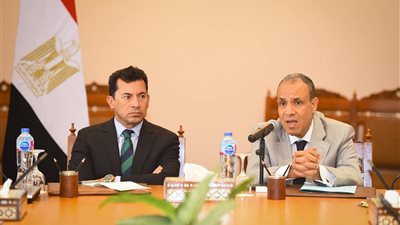 وزير الخارجية والهجرة يستقبل وزير الشباب والرياضة