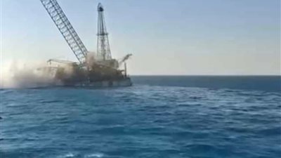 تفاصيل.. غرق حفار بترول بجبل الزيت ووقوع عدد من الضحايا طاقم الحفار 