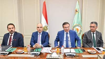 وزراء الزراعة والري والتموين يناقشون سُبل تطوير زراعة محصولى قصب وبنجر السكر