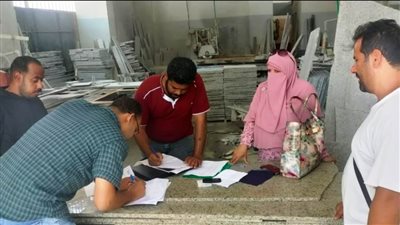 تحرير محضر مخالفة لمصنع تقطيع الرخام والجرانيت فى أسوان