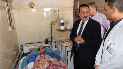 تفاصيل زيارة محافظ المنوفية لمصابي حادث الإقليمي بمستشفى الجراحات المتخصصة 