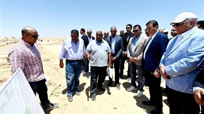 وزيرا الزراعة والإسكان يتفقدان محطة لتحلية مياه البحر بالعلمين 
