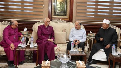 محافظ المنيا يلتقي وفد المركز المسيحي الإسلامي