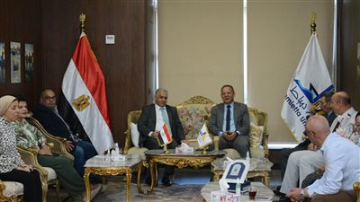 رئيس جامعة دمياط يستقبل وزير الآثار الأسبق