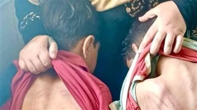 بسبب شاحن.. أب يعتدي على طفليه بالضرب في حلوان 