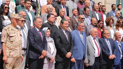 محافظ دمياط يشارك بمناقشات مشروعات تخرج طلاب كلية الهندسة بجامعة حورس
