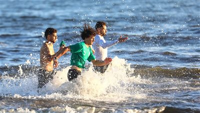 لرفع المعدلات البدنية للاعبين.. تدريبات المصري على رمال شواطئ بورسعيد