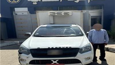 الداخلية تضبط سائق قاد سيارة عكس الاتجاه واصطدم بأخرى على طريق 