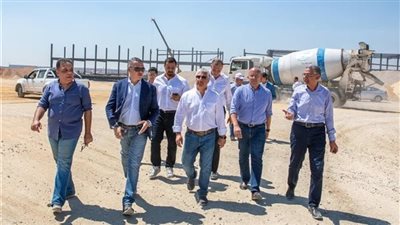 رئيس اقتصادية قناة السويس يطمئن على مراحل تنفيذ المشروعات الصناعية بالقنطرة غرب