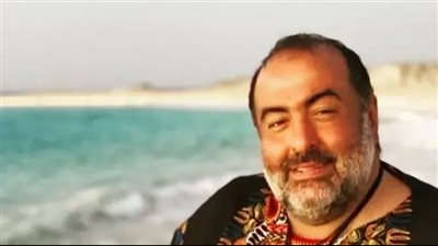 ما هي صلة القرابة التي تجمع سامح عبد العزيز والفنانين تامر فرج ووائل فرج؟