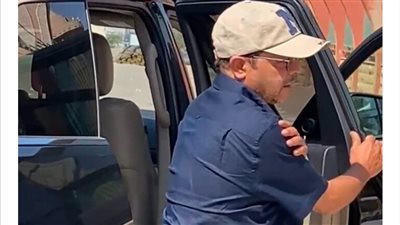 محمد هنيدي ونسرين أمين وصبري فواز في جنازة سامح عبد العزيز (صور)