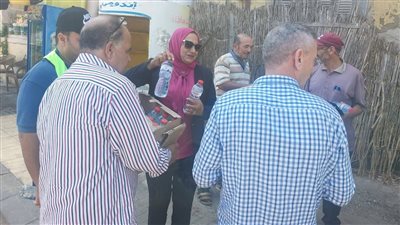 في لافتة إنسانية.. رئيسة محلية السرو تكرم عمال النظافة والسائقين