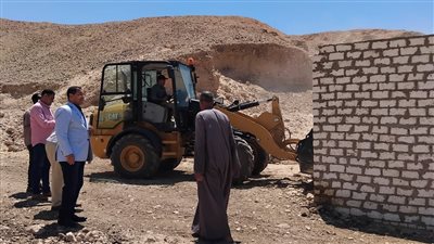بالصور.. رئاسة الطود تنفذ أعمال حملة موسعة لاستعادة أراضي الدولة بالأقصر