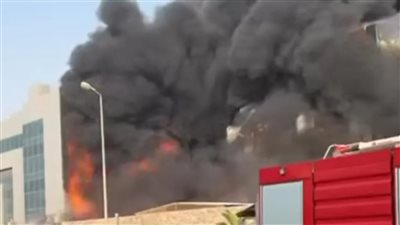 الدفع بـ 4 سيارات إطفاء للسيطرة على حريق شب في مول سيراميكا