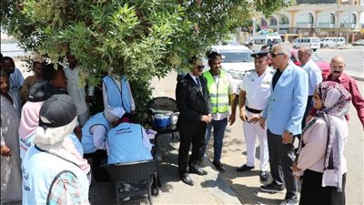 الدكتور إسماعيل كمال يتفقد كمينا للكشف المخدرات بموقف الأقاليم بأسوان