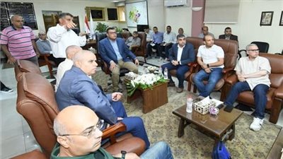 وزير الإسكان يوجه بطرح الأراضي المتاحة للمستثمرين لتحقيق أقصى استفادة