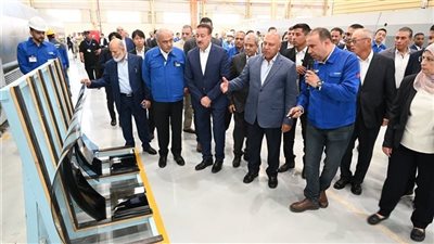 وزير الصناعة يفتتح مصنعا للزجاج الهندسي بـ 25 مليون دولار