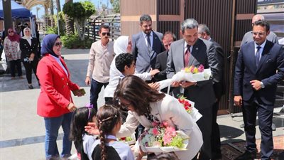 محافظ دمياط والمدير التنفيذى للأكاديمية الوطنية للتدريب يتفقدان المعرض الثانى للروبوت والبرمجة