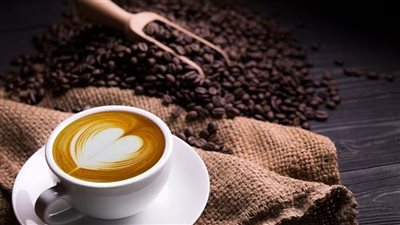 هل يؤدي شرب القهوة إلى الإمساك أم تعالجه؟.. الحقيقة كاملة