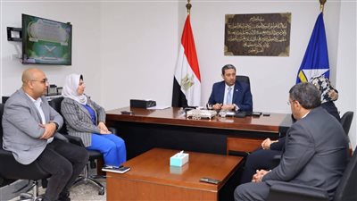 محافظ دمياط يبحث خطط التنسيق بين الجهات المقدمة للخدمات الطبية