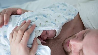 بسبب التستوستيرون لدى والدها.. رضيعة تتعرض لحالة صحية غريبة