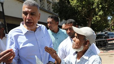 محافظ أسوان يوجه بالتنسيق لتوفير الأوراق والمستنداث الثبوتية بالمراكز المتنقلة للأحوال المدنية