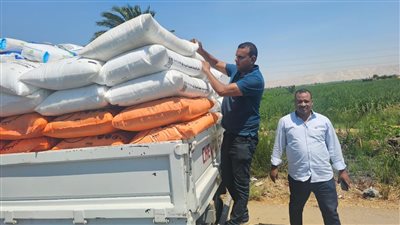 بالصور.. إحباط محاولة تهريب أسمدة زراعية قبل بيعها بالسوق السوداء بالأقصر