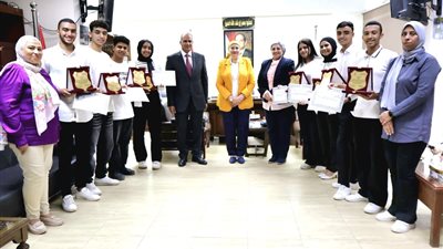 مدير تعليم القاهرة ورئيس المجلس الأعلى للأمناء يكرّمان غرفة عمليات «اتحاد الطلبة»