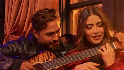 تامر حسني يشارك الجمهور مقطع من كليب أغنيته الرئيسية «لينا معاد»