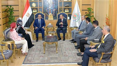 رئيس جامعة المنصورة يستقبل وفد المجلس العربي للتدريب والإبداع الطلابي لتعزيز التعاون