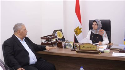 نائب محافظ دمياط تبحث إنشاء 