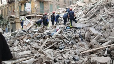 مصرع طفل ووالدته في كارثة انهيار عقار البراجيل بالجيزة.. اعرف التفاصيل