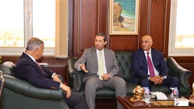 لأول مرة بالإسكندرية.. محافظ دمياط يفتتح معرض «صنع في دمياط»