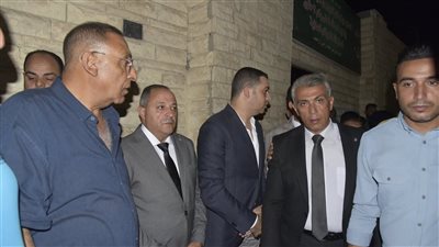 محافظ بورسعيد يقدم واجب العزاء لأسرة الكابتن ميمي عبد الرازق