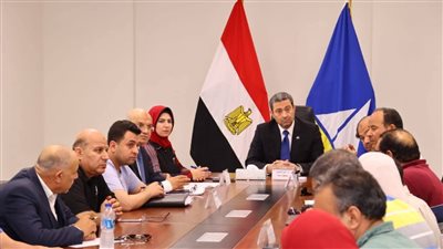 محافظ دمياط يبحث الموقف الخاص بملف تقنين أراضى الدولة 