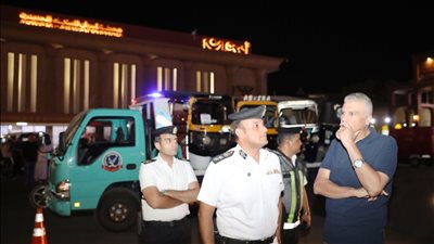 محافظ أسوان يفاجئ كمين مروري لضبط عربات التوك توك بميدان المحطة