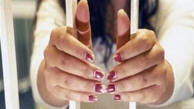 علاقة غير شرعية.. القبض على سيدة تركت طفلها أمام مستشفى الحسين بالقاهرة