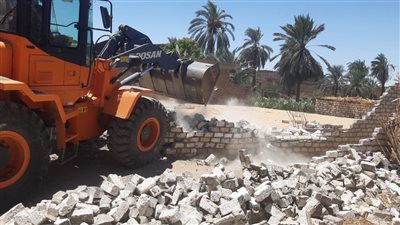بالصور.. تنفيذ أعمال إزالة 6 حالات بناء مخالفة في الأقصر