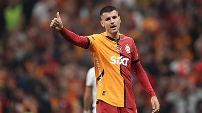 ألفارو موراتا على أعتاب كومو الإيطالي